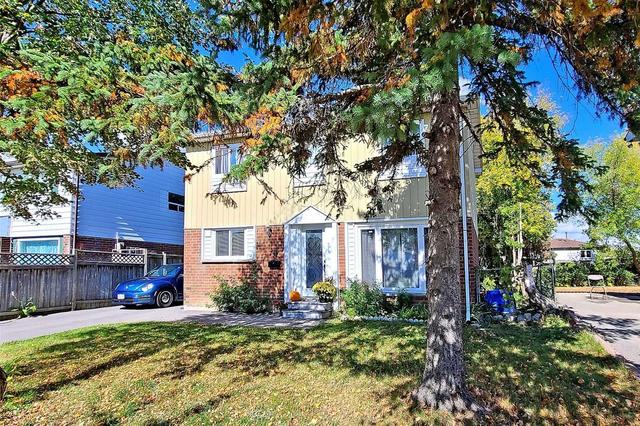 32 Gemshaw Cres, House detached with 4 bedrooms, 2 bathrooms and 3 parking in Toronto ON | Image 12