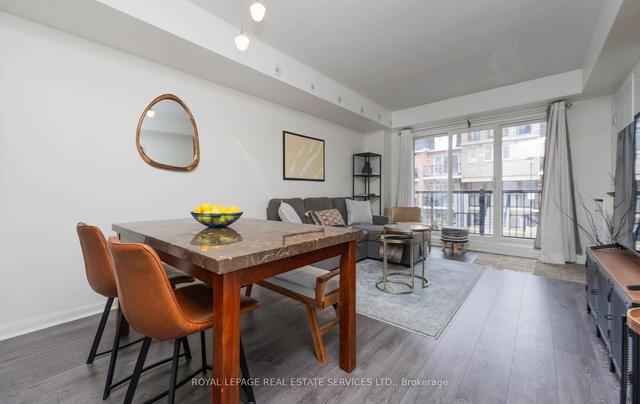 2054 - 3041 Finch Ave W, Townhouse with 2 bedrooms, 1 bathrooms and 2 parking in Toronto ON | Image 2