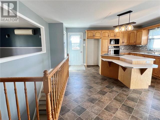 300 Cole Street, House detached with 3 bedrooms, 1 bathrooms and null parking in Bathurst NB | Image 7