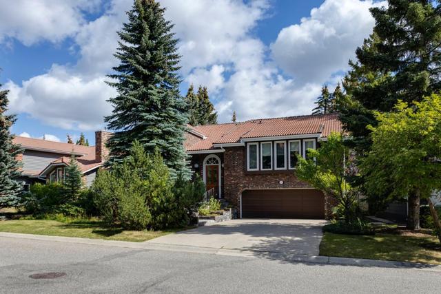 640 Coach Grove Road Sw, House detached with 4 bedrooms, 3 bathrooms and 6 parking in Calgary AB | Image 2