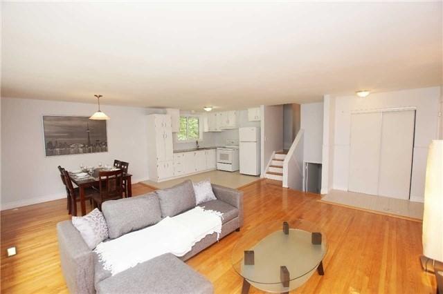 7 Armbro Ave, House detached with 3 bedrooms, 1 bathrooms and 3 parking in Brampton ON | Image 2