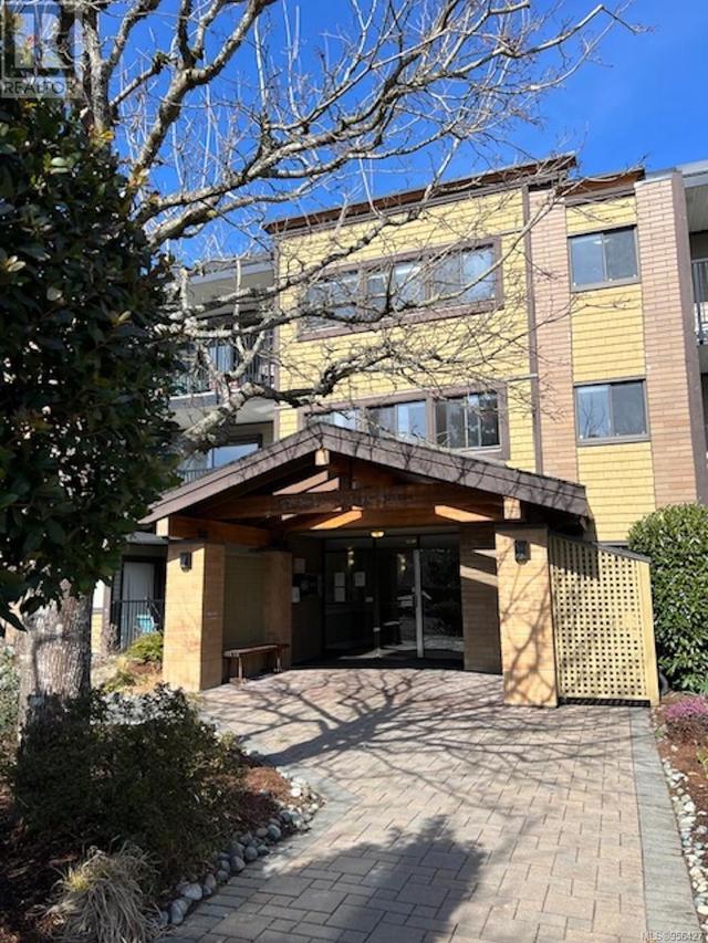 101 - 1870 Mckenzie Ave, Condo with 1 bedrooms, 1 bathrooms and 1 parking in Saanich BC | Image 1