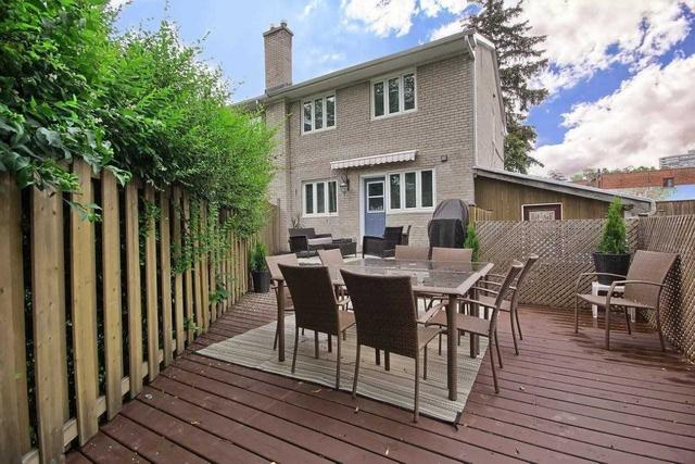 2 Cabot Crt, House semidetached with 3 bedrooms, 2 bathrooms and 7 parking in Toronto ON | Image 5
