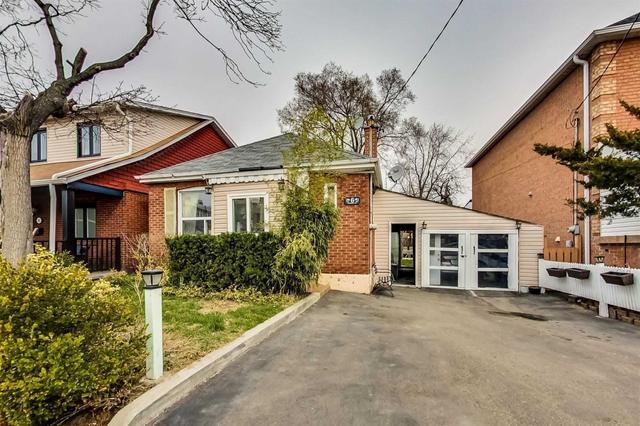 6 Arthur St, House detached with 2 bedrooms, 2 bathrooms and 3 parking in Toronto ON | Image 1