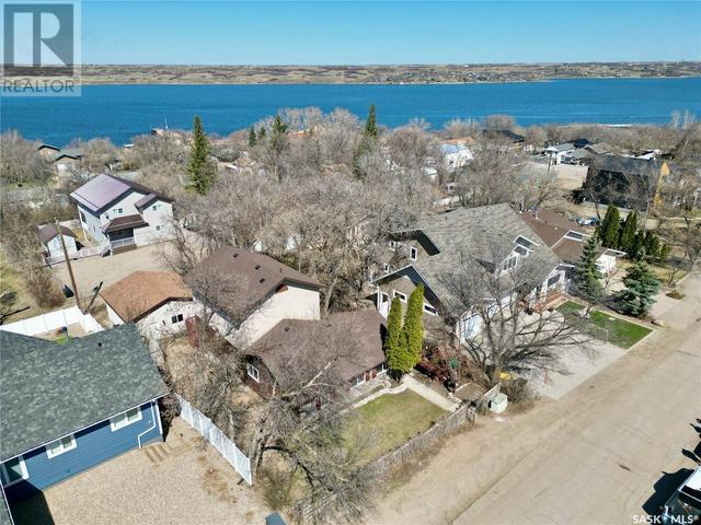 112 Fairchild Avenue, House detached with 3 bedrooms, 2 bathrooms and null parking in Regina Beach SK | Image 2