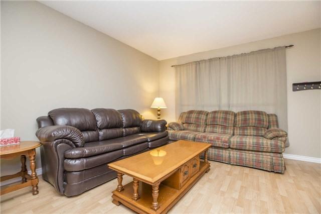 76 Cundles Rd E, House detached with 3 bedrooms, 1 bathrooms and 4 parking in Barrie ON | Image 2