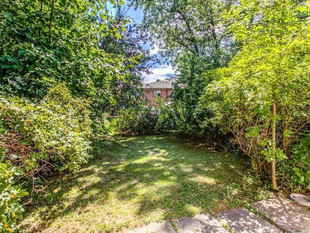 217 Cherokee Blvd, House semidetached with 4 bedrooms, 2 bathrooms and 3 parking in Toronto ON | Image 10