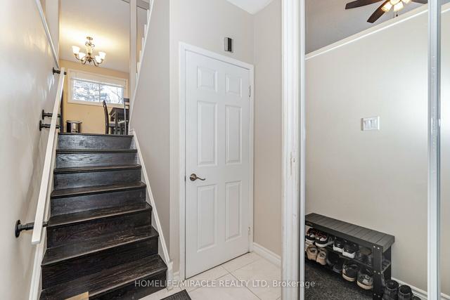 23 Hoskins Sq, House attached with 3 bedrooms, 2 bathrooms and 3 parking in Brampton ON | Image 27