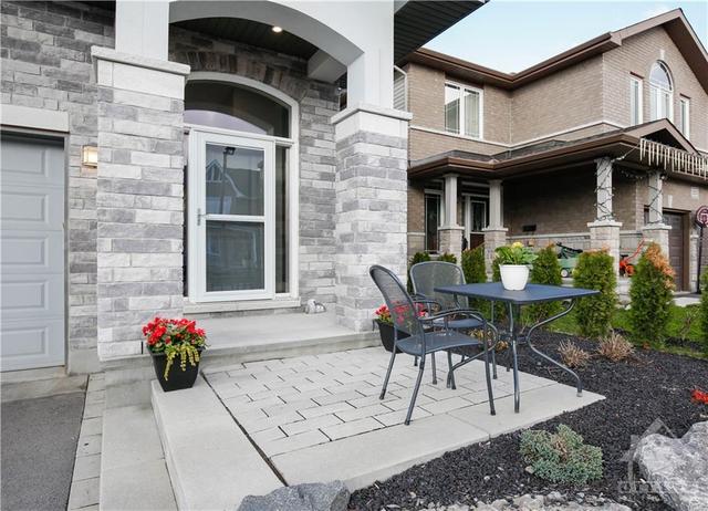 337 Devonian Way, House detached with 4 bedrooms, 4 bathrooms and 6 parking in Ottawa ON | Image 2