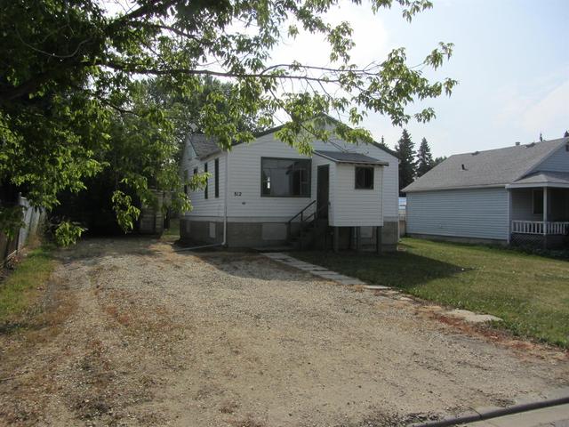 812 6th Avenue, House detached with 2 bedrooms, 1 bathrooms and 4 parking in Beaverlodge AB | Image 15