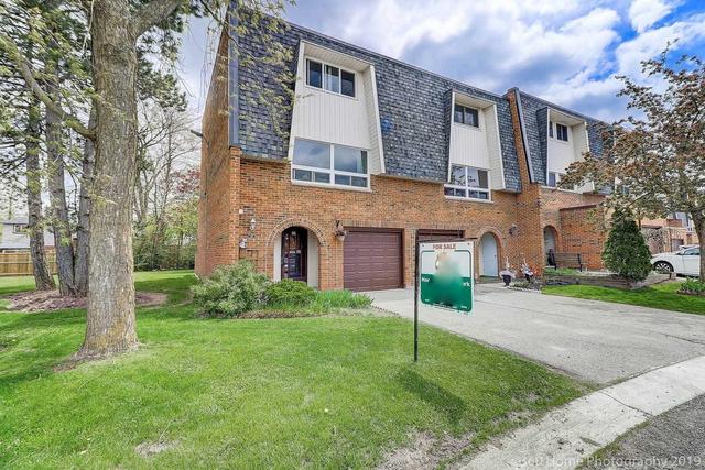 131 Deacon Lane, Townhouse with 3 bedrooms, 2 bathrooms and 1 parking in Ajax ON | Image 1