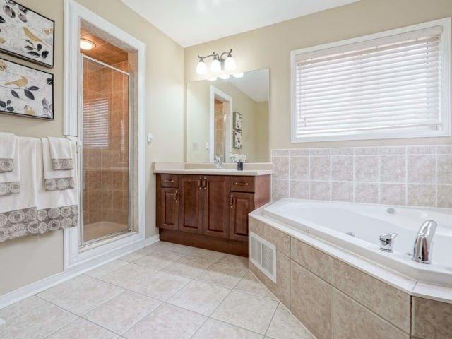 65 Freshspring Dr, House detached with 5 bedrooms, 5 bathrooms and 4 parking in Brampton ON | Image 12