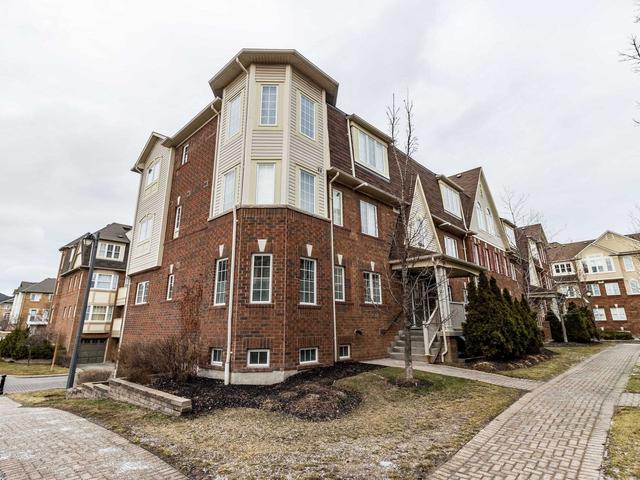 3 - 700 Neighbourhood Circ, Townhouse with 2 bedrooms, 2 bathrooms and 2 parking in Mississauga ON | Image 1