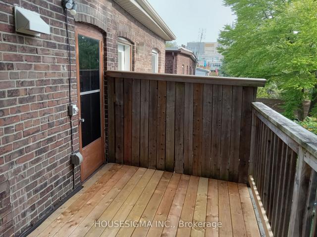 upper - 256 Woodbine Ave S, House attached with 2 bedrooms, 1 bathrooms and 1 parking in Toronto ON | Image 18