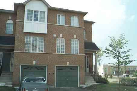 01 - 65 Brickyard Way, Townhouse with 3 bedrooms, 2 bathrooms and 2 parking in Brampton ON | Image 1