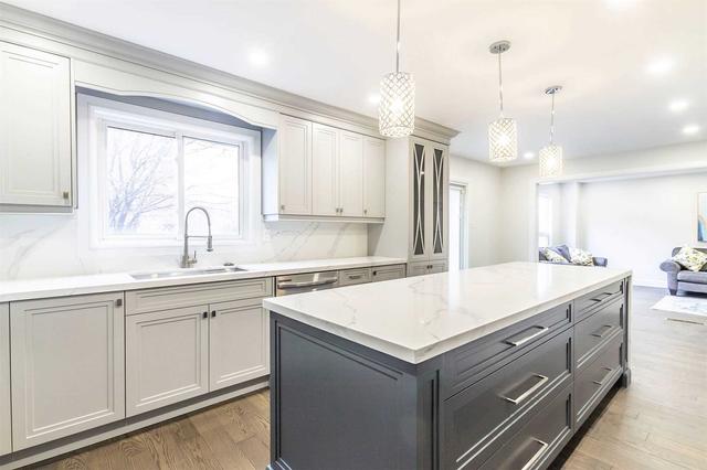 23 Coronation Circ, House detached with 4 bedrooms, 5 bathrooms and 6 parking in Brampton ON | Image 4