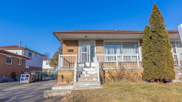 7507 Catalpa Rd, House semidetached with 3 bedrooms, 2 bathrooms and 6 parking in Mississauga ON | Image 12