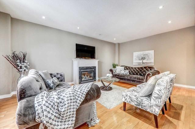 49 Boulderbrook Dr, House detached with 5 bedrooms, 4 bathrooms and 4 parking in Toronto ON | Image 4