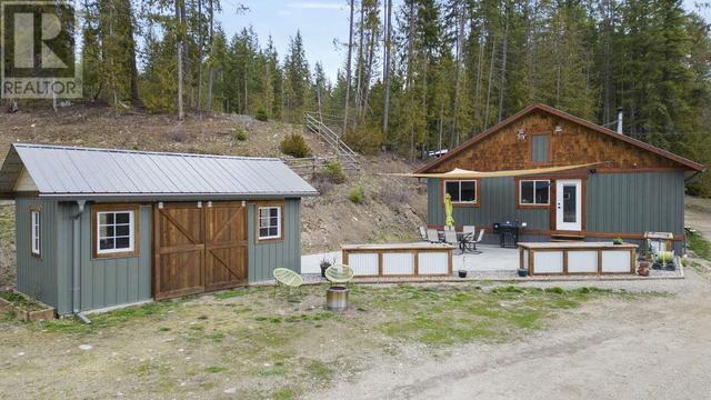 2679 White Lake Road, House detached with 3 bedrooms, 1 bathrooms and 10 parking in Columbia Shuswap C BC | Image 4