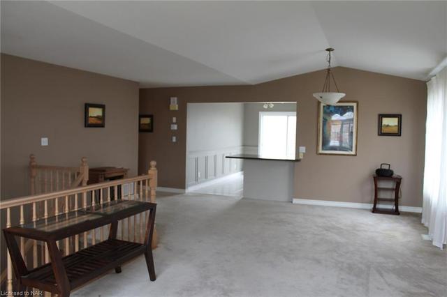 8209 Woodsview Crescent, House detached with 4 bedrooms, 2 bathrooms and 4 parking in Niagara Falls ON | Image 5