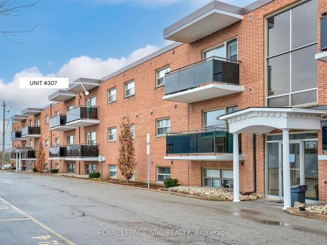 307 - 264 Oakdale Ave, Condo with 2 bedrooms, 1 bathrooms and 2 parking in St. Catharines ON | Image 1