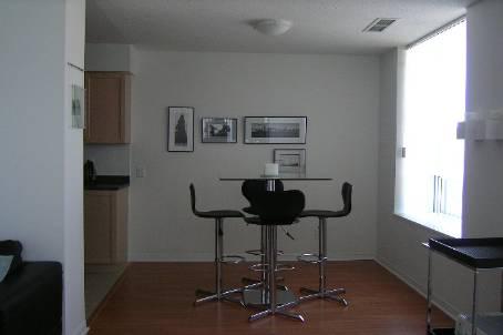 517 - 1863 Queen St E, Condo with 2 bedrooms, 2 bathrooms and 1 parking in Toronto ON | Image 3