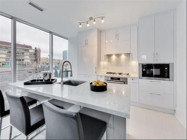 Th 101 - 29 Queens Quay E, Condo with 3 bedrooms, 4 bathrooms and 1 parking in Toronto ON | Image 3