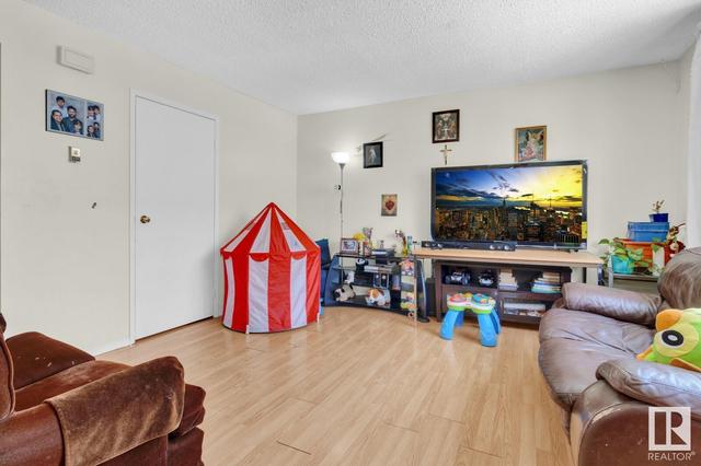 1468 Lakewood Rd Nw Nw, House attached with 3 bedrooms, 1 bathrooms and null parking in Edmonton AB | Image 4