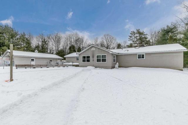 2558 Horseshoe Valley Rd W, House detached with 6 bedrooms, 3 bathrooms and 12 parking in Springwater ON | Image 22