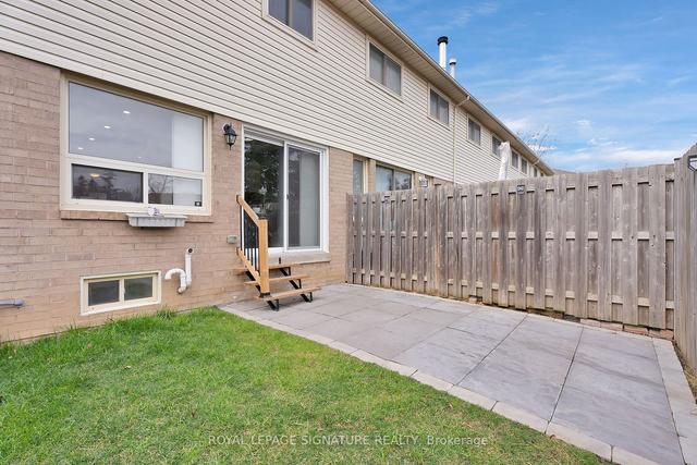 11 Farnham Dr, Townhouse with 3 bedrooms, 4 bathrooms and 2 parking in Brampton ON | Image 32