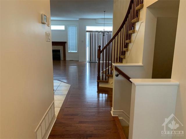 124 Windance Crescent, Townhouse with 3 bedrooms, 3 bathrooms and 3 parking in Ottawa ON | Image 3