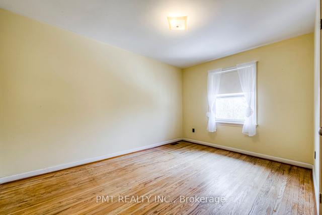 main - 124 Edinborough Crt, House other with 3 bedrooms, 1 bathrooms and 1 parking in Toronto ON | Image 4