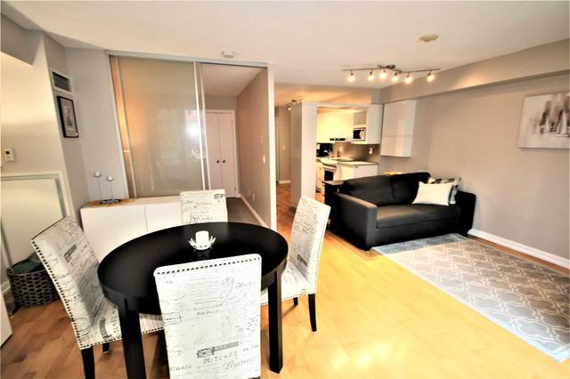 715 - 111 Elizabeth St, Condo with 1 bedrooms, 1 bathrooms and 0 parking in Toronto ON | Image 4