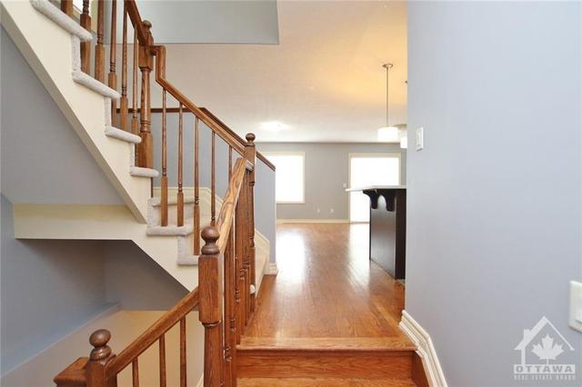 341 Glenbrae Avenue, Townhouse with 3 bedrooms, 3 bathrooms and 3 parking in Ottawa ON | Image 3
