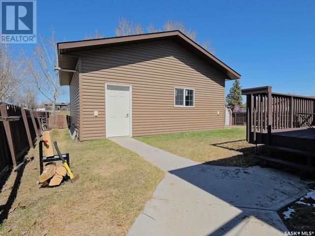 407 3rd Avenue E, House detached with 4 bedrooms, 2 bathrooms and null parking in Rosetown SK | Image 46