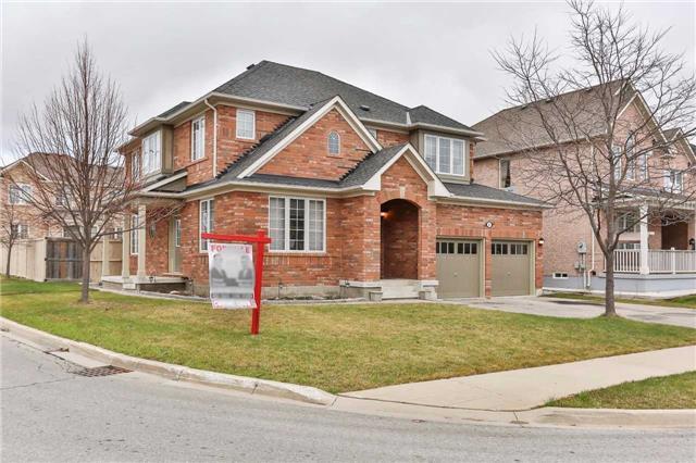 2 Ranger Cres, House detached with 4 bedrooms, 3 bathrooms and 4 parking in Brampton ON | Image 2