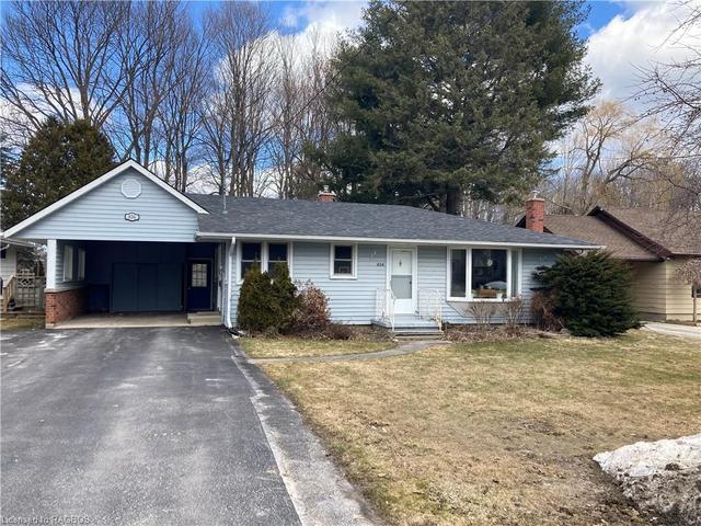 826 11th Street W, House detached with 2 bedrooms, 1 bathrooms and null parking in Owen Sound ON | Image 1