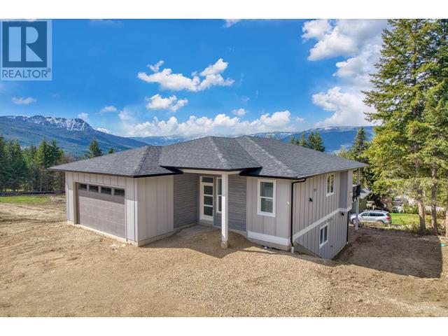 2991 27 Street Ne, House detached with 6 bedrooms, 3 bathrooms and 2 parking in Salmon Arm BC | Image 1