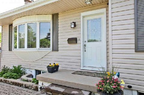 4178 New St, House detached with 5 bedrooms, 2 bathrooms and 6 parking in Burlington ON | Image 2