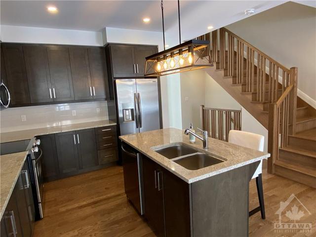 62 Loggerhead Heights, Townhouse with 3 bedrooms, 4 bathrooms and 2 parking in Ottawa ON | Image 9