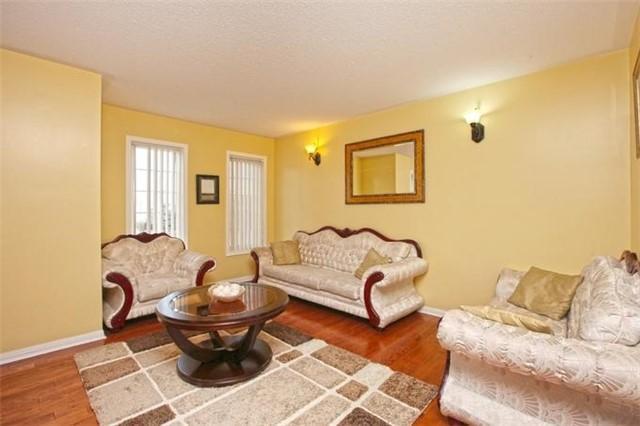87 Decker Hollow Circ, House attached with 3 bedrooms, 3 bathrooms and 2 parking in Brampton ON | Image 9