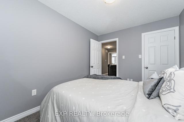 25 Oakes Cres, House semidetached with 3 bedrooms, 3 bathrooms and 3 parking in Guelph ON | Image 24