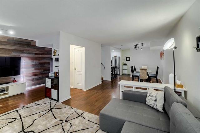 142 - 2 Valhalla Inn Rd, Condo with 3 bedrooms, 3 bathrooms and 1 parking in Toronto ON | Image 7