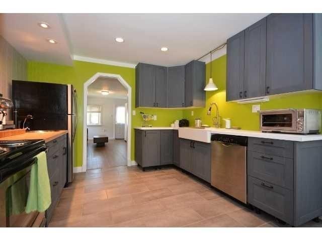 690 Barton St, House detached with 2 bedrooms, 1 bathrooms and 7 parking in Hamilton ON | Image 13