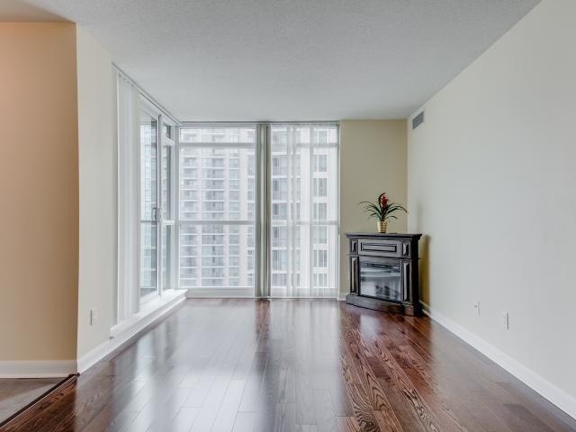 1405 - 225 Sherway Gardens Rd, Condo with 2 bedrooms, 2 bathrooms and 1 parking in Toronto ON | Image 3