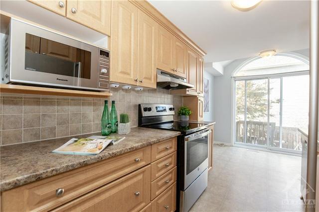 151 Harbour View Street, Townhouse with 3 bedrooms, 3 bathrooms and 3 parking in Ottawa ON | Image 14
