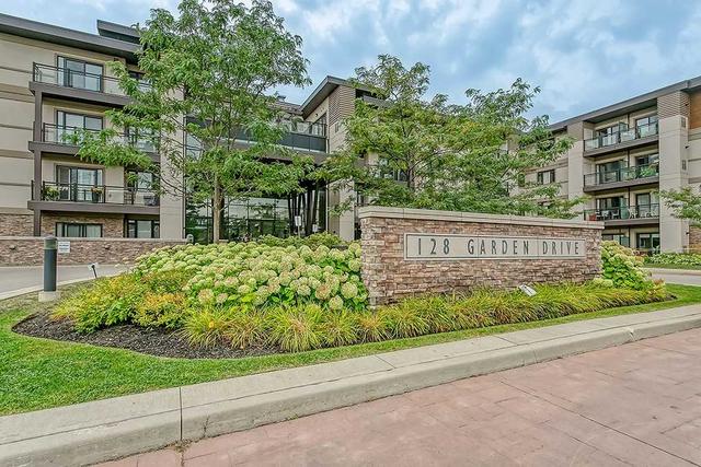 128 Garden Dr, Condo with 1 bedrooms, 1 bathrooms and 1 parking in Oakville ON | Card Image