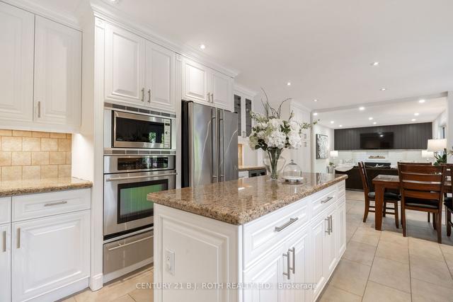 27 Dunvegan Dr, House detached with 4 bedrooms, 5 bathrooms and 7 parking in Richmond Hill ON | Image 3