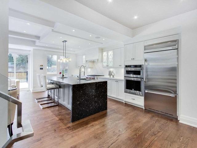 104 Southvale Dr, House detached with 4 bedrooms, 5 bathrooms and 3 parking in Toronto ON | Image 4