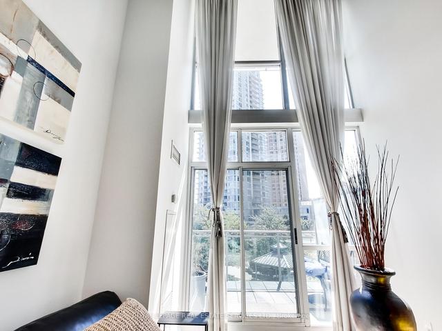 712 - 220 Burnhamthorpe Rd W, Condo with 1 bedrooms, 2 bathrooms and 1 parking in Mississauga ON | Image 10